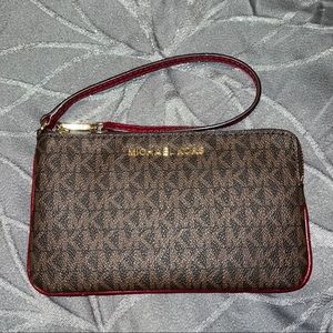 Michael Kors Jetsetter Wristlet